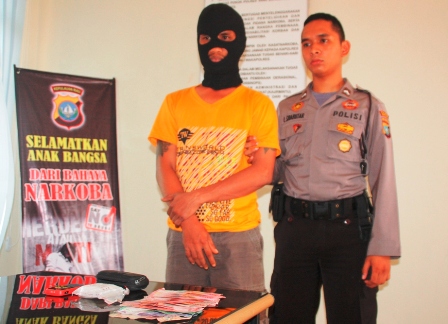 Aswin Ahmad (37) Tersangka pengedear Narkotika jenis Sabu yang berhasil di tangkap oleh Satresnarkoba Polres BIntan.JPG